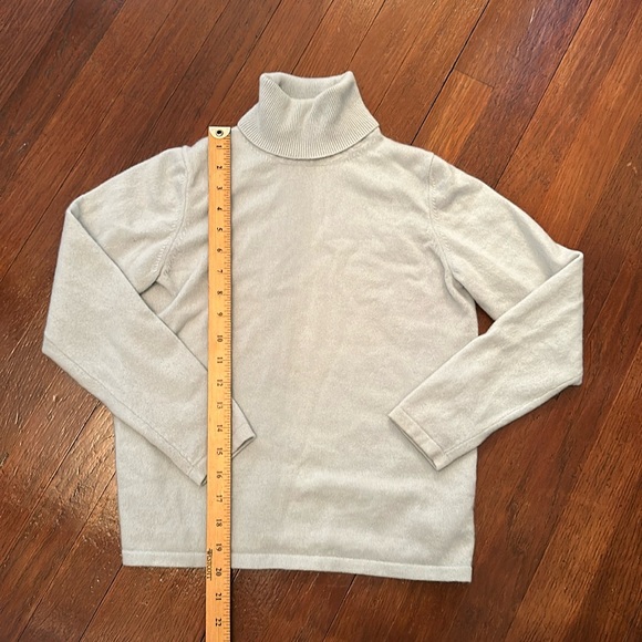 Women’s Classic Vintage Baby Ice Blue Turtleneck Sweater Size Small - Picture 6 of 7